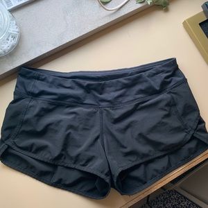 Size 4 lululemon speed up shorts!